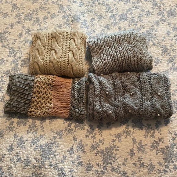 Bundle of 4 Gray and Beige Acrylic Infinity Scarves Betsy Johnson/Lauren Conrad - Picture 1 of 5